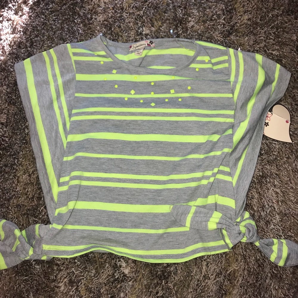 Nice shirt never worn !!!